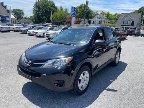 Used 2015 Toyota RAV4 LE AWD/4WD image 2