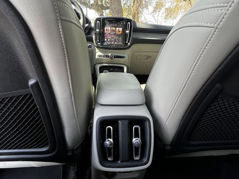 Used 2023 Volvo XC40 B5 Plus image 36