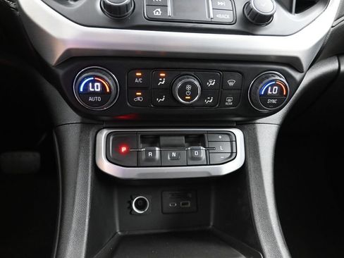 Certified 2023 GMC Acadia SLT FWD image 19