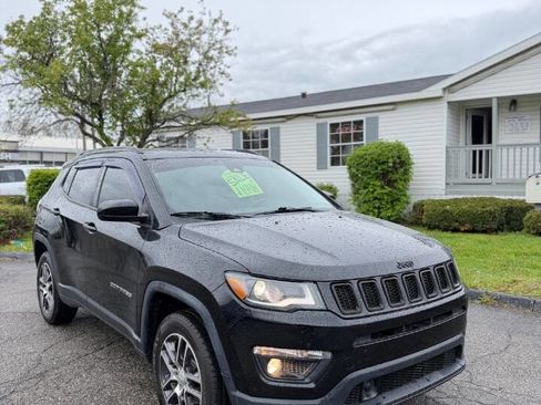 Used 2018 Jeep Compass Latitude w/ Popular Equipment Group AWD/4WD image 1