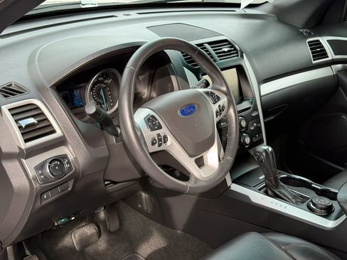 Used 2014 Ford Explorer XLT w/ Equipment Group 202A AWD/4WD image 11