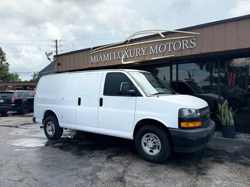 Used 2020 Chevrolet Express 2500 RWD image 1