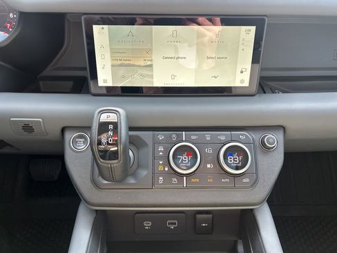 Used 2024 Land Rover Defender 110 X-Dynamic SE image 30