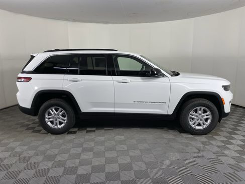 New 2025 Jeep Grand Cherokee Laredo w/ Luxury Tech Group I image 5