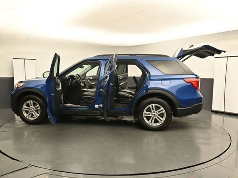 Used 2023 Ford Explorer XLT w/ Equipment Group 202A AWD/4WD image 38