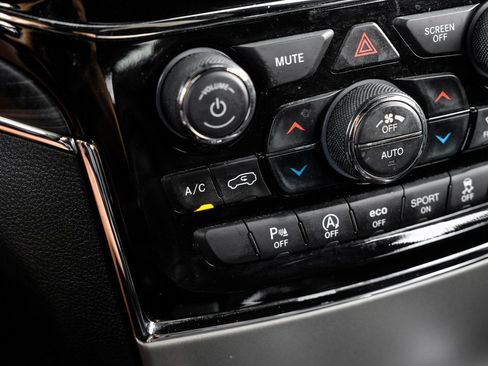 Used 2022 Jeep Grand Cherokee Limited w/ Tech Group image 37