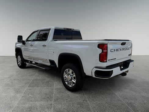 Used 2024 Chevrolet Silverado 2500 High Country w/ High Country Premium Package AWD/4WD image 3