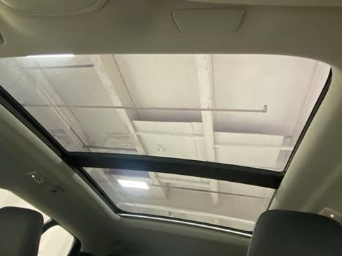 Used 2025 Volvo XC40 B5 Core image 29