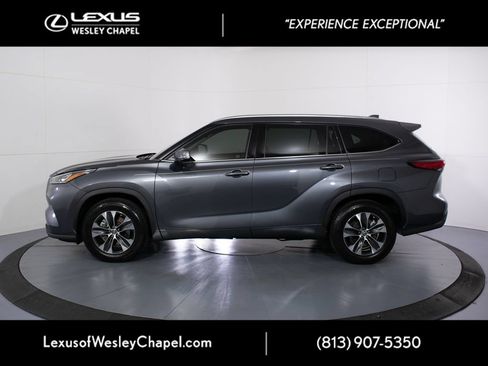 Used 2020 Toyota Highlander XLE FWD image 10