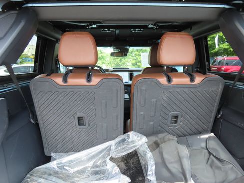 Used 2023 Ford Bronco Heritage Edition AWD/4WD image 38