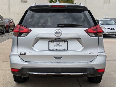 Used 2018 Nissan Rogue SV w/ Premium Package FWD image 7