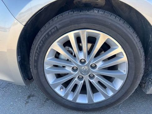 Used 2015 Toyota Avalon Limited image 9