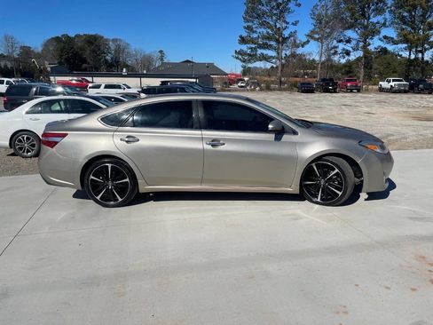 Used 2014 Toyota Avalon XLE Premium image 3