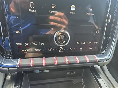 Used 2025 GMC Yukon XL AT4 w/ LPO, Floor Liner Package AWD/4WD image 27