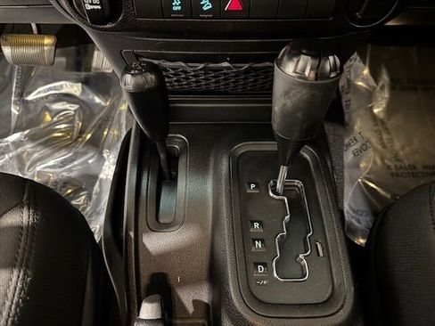 Used 2015 Jeep Wrangler Unlimited Sport image 15