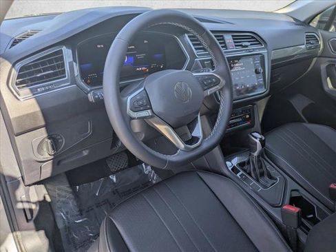 Used 2023 Volkswagen Tiguan SE FWD image 10