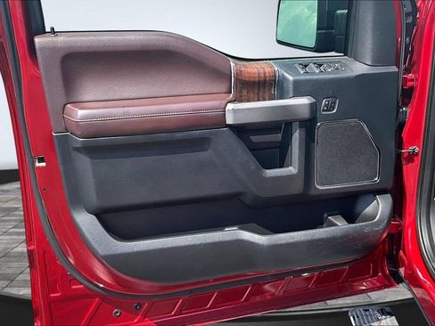 Used 2016 Ford F150 Platinum w/ Equipment Group 701A Luxury AWD/4WD image 22