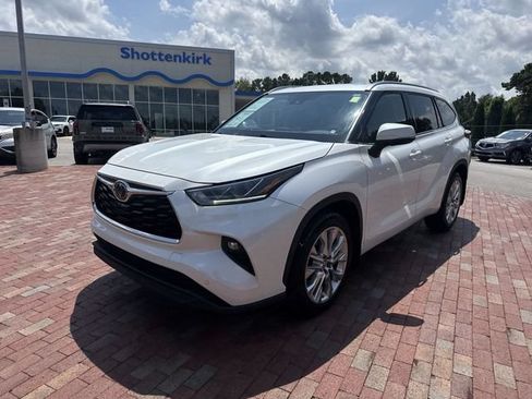 Used 2021 Toyota Highlander Limited AWD/4WD image 32