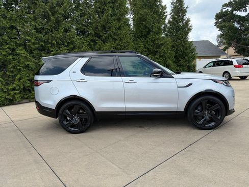Used 2024 Land Rover Discovery Dynamic SE AWD/4WD image 32