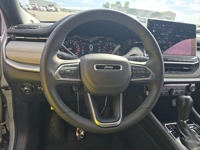 Used 2025 Jeep Compass Limited AWD/4WD image 10