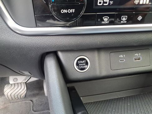 Used 2023 Nissan Rogue SV image 9