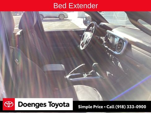 Used 2018 Toyota Tacoma Limited image 9