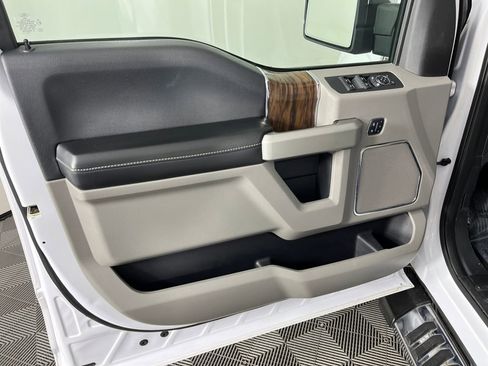 Used 2018 Ford F150 Lariat image 10