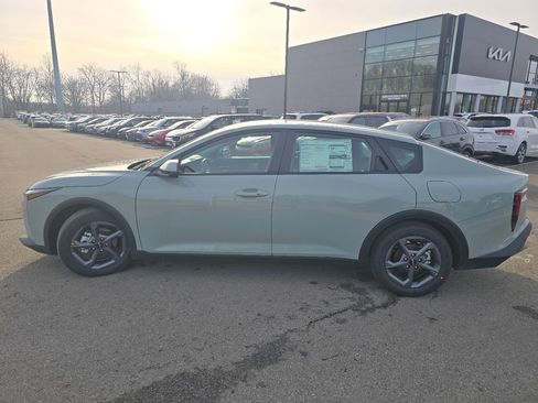 New 2025 Kia K4 LXS image 11