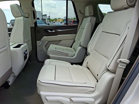 Used 2023 GMC Yukon Denali w/ LPO, Floor Liner Package AWD/4WD image 10