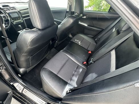 Used 2012 Toyota Camry SE FWD image 40