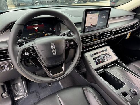 Used 2022 Lincoln Aviator AWD w/ Premium Package image 3