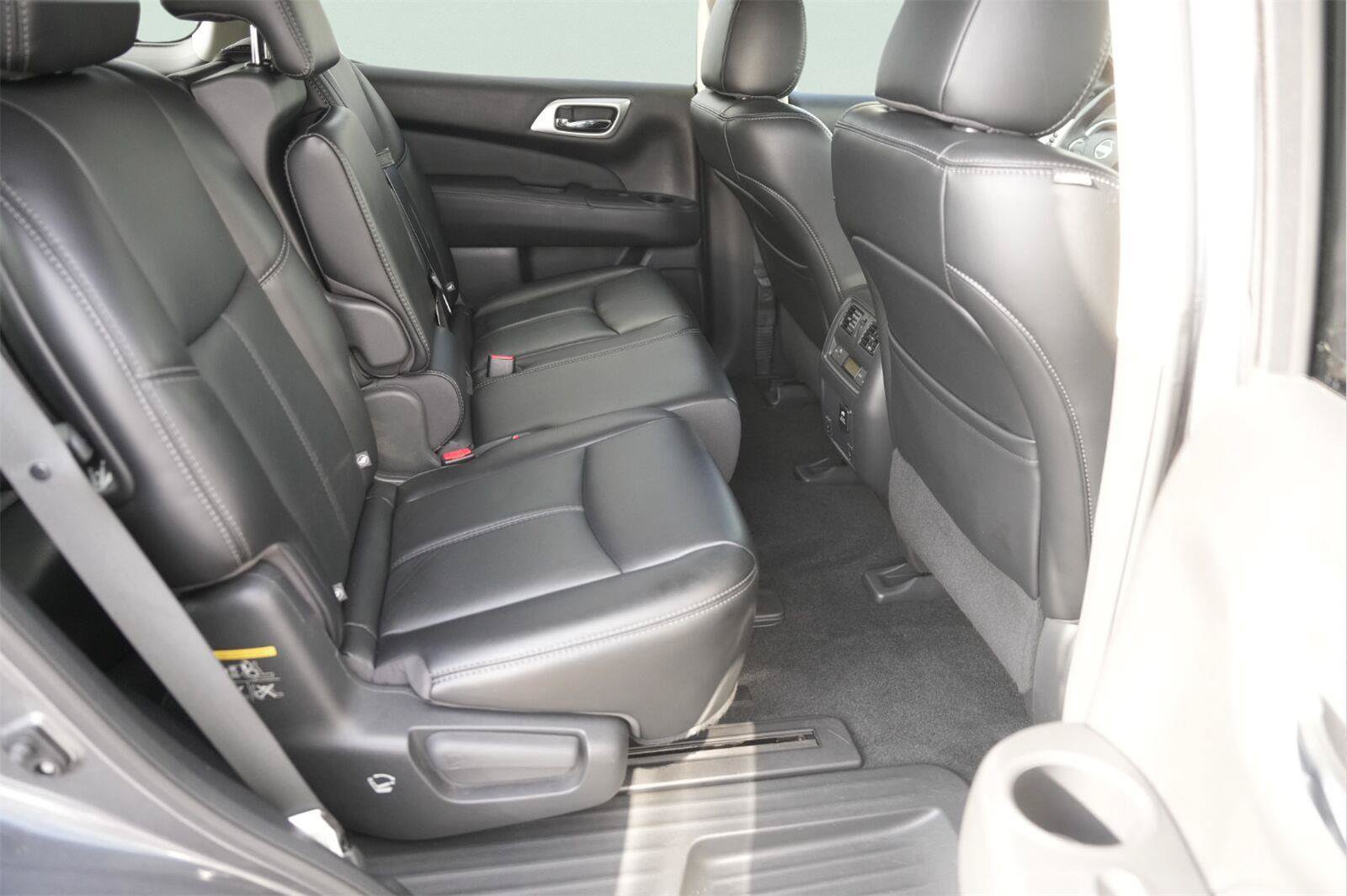 Used 2017 Nissan Pathfinder SL w/ SL Premium Package FWD image 18