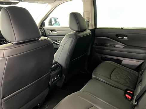 New 2026 Nissan Pathfinder Platinum AWD/4WD image 19