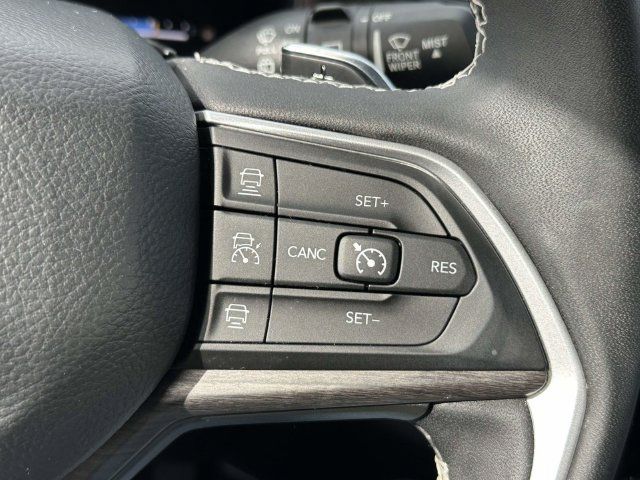 Used 2023 Jeep Grand Cherokee L Limited AWD/4WD image 31