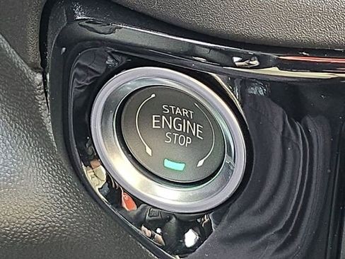 Used 2025 GMC Sierra 1500 Elevation image 17