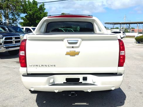 Used 2013 Chevrolet Avalanche LTZ AWD/4WD image 6