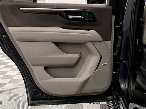 Used 2025 Chevrolet Tahoe Z71 w/ Comfort Package image 22