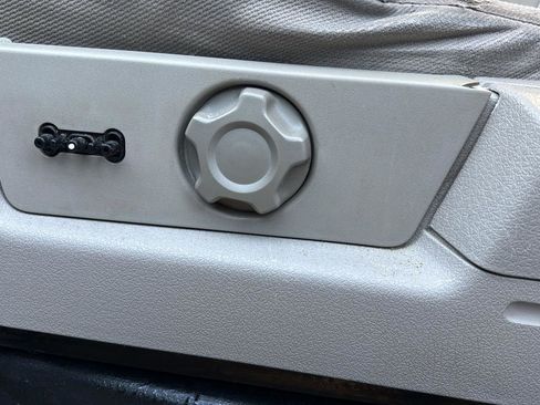 Used 2010 Ford F150 XLT image 8