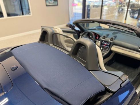 Used 2018 Porsche 718 Boxster RWD image 34