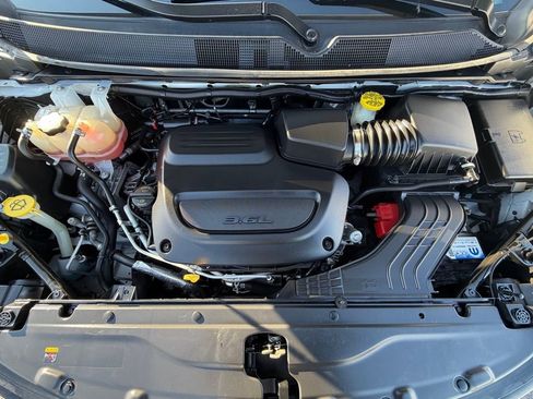 Certified 2022 Chrysler Voyager LX image 16