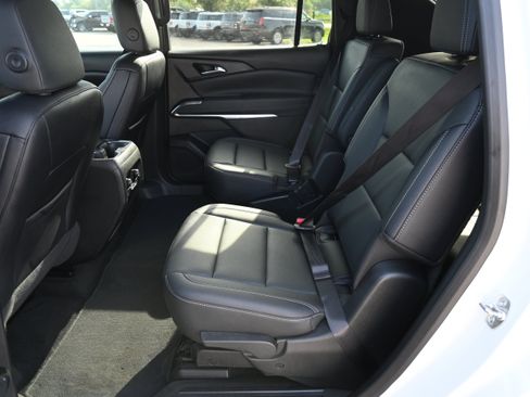 Used 2025 Chevrolet Traverse LT AWD/4WD image 32
