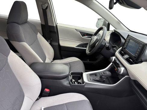 Used 2019 Toyota RAV4 XLE w/ Carpet Mat Package FWD image 16