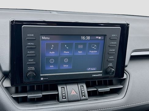 Used 2020 Toyota RAV4 XLE Premium image 9