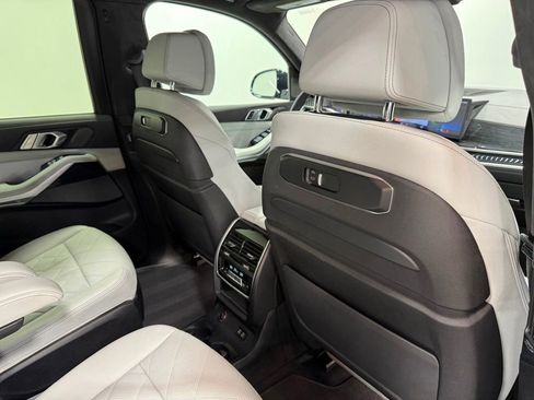 Used 2023 BMW X7 xDrive40i w/ Executive Package image 38