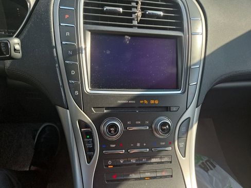 Used 2019 Lincoln Nautilus Premier AWD/4WD image 8