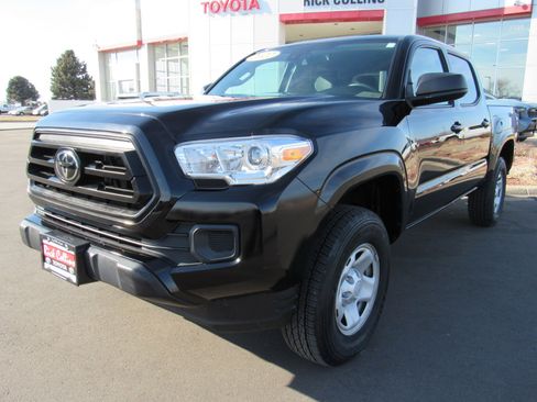 Used 2022 Toyota Tacoma SR image 2