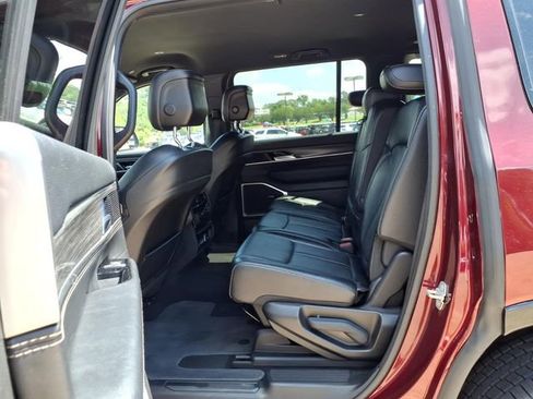 Used 2024 Jeep Wagoneer Series II w/ Flexible Seating Group RWD image 17