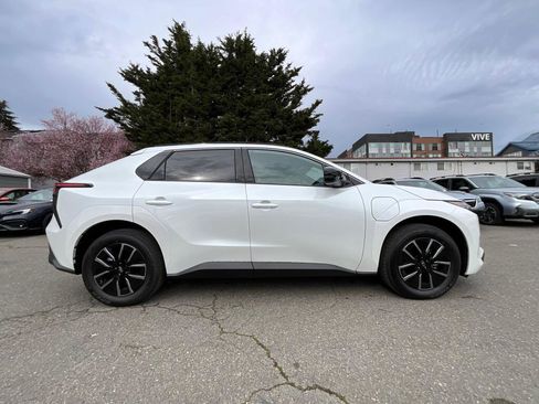 New 2026 Subaru Solterra Premium image 9