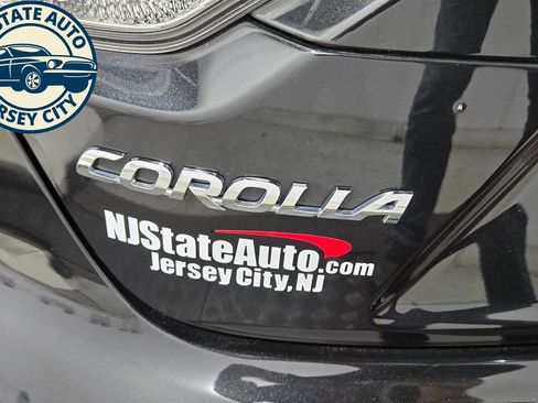 Used 2021 Toyota Corolla LE w/ LE Convenience Package FWD image 27