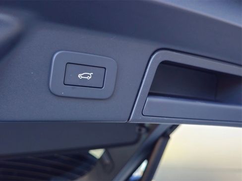 New 2025 Land Rover Range Rover Velar S image 29